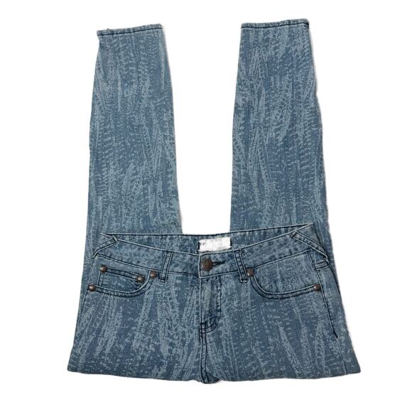 Free People Feather Print Ankle Zip Skinny Cropped Jeans size 27 Indie Y2K - Picture 7 of 14